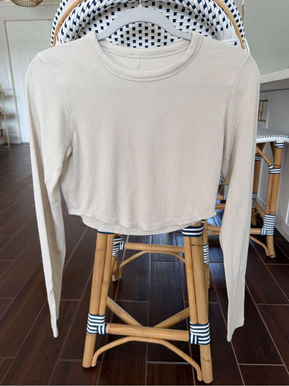 Lululemon Hold Tight Long Sleeve Cropped Ribbed Curved Hem Cream Women’s Sz 4/6